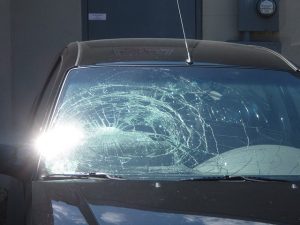 3 Reasons You Shouldn't Ignore a Cracked Windshield | BMW of Akron